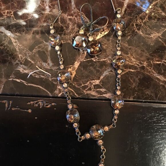 YONI GORGEOUS crystal gem necklace - Picture 4 of 9